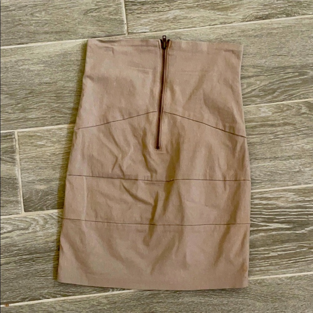 Adorable High waisted fitted beige skirt